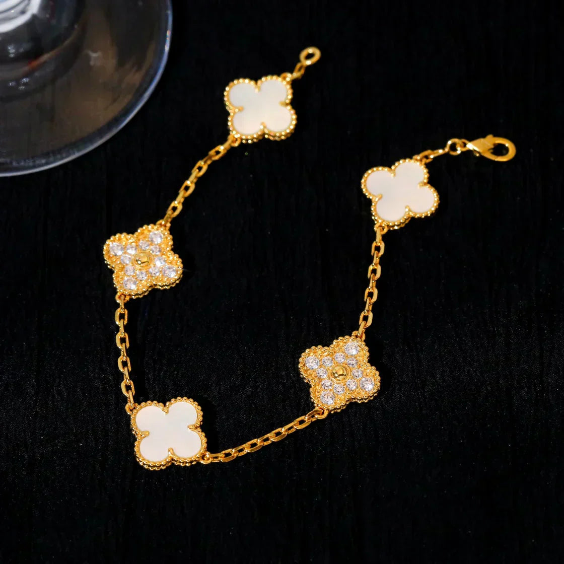 [Renovia Jewelry]CLOVER WHITE PEARL MOP 5 MOTIF BRACELET COLLECTION