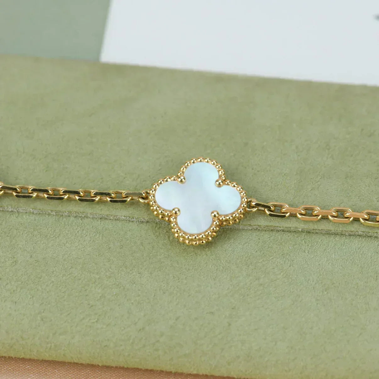 [Renovia Jewelry]CLOVER WHITE PEARL MOP 5 MOTIF BRACELET COLLECTION