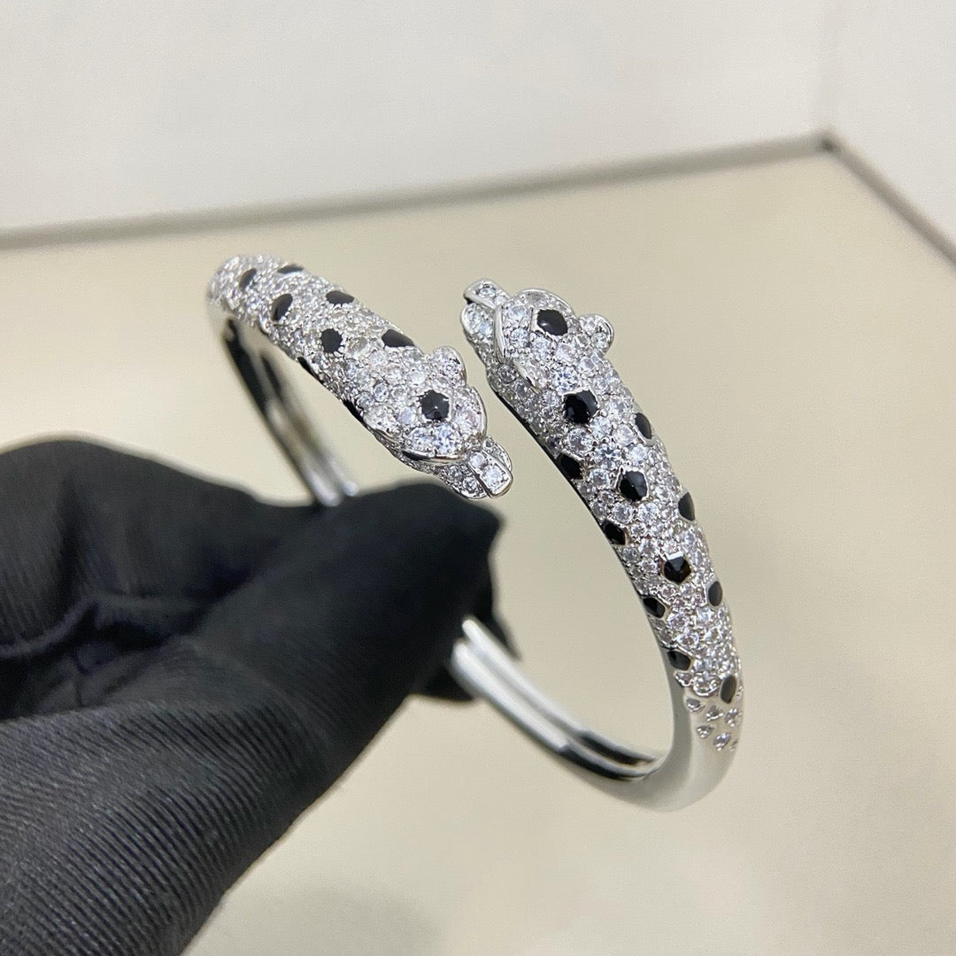 [Renovia Jewelry]PANTHERE DOUBLE HEADED HALF DIAMOND OPEN BRACELET