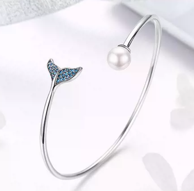 Fish Tail Pearl Opened Bracelet
