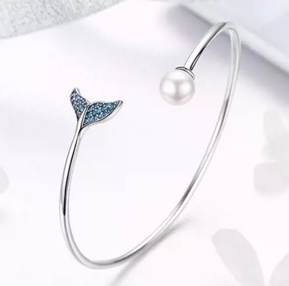 Fish Tail Pearl Opened Bracelet
