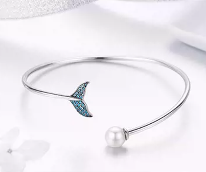 Fish Tail Pearl Opened Bracelet