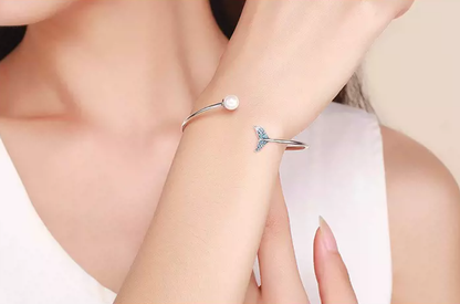 Fish Tail Pearl Opened Bracelet